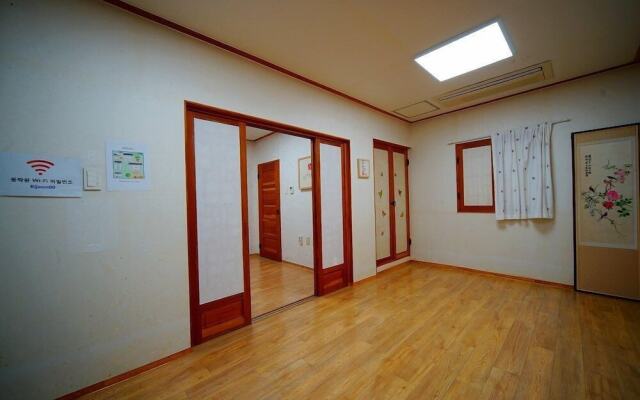 Hanok Hotel Dong Nak Won