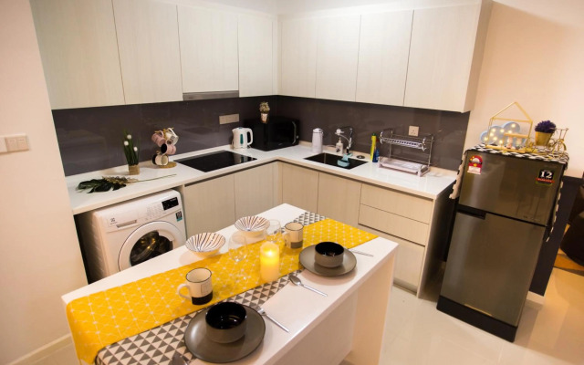 Cozy contemporary homestay @ Suasana suites