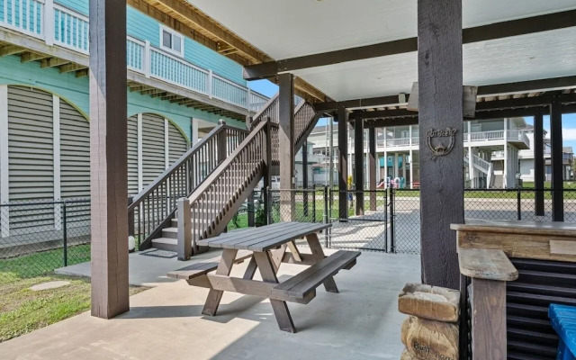 Outlaw's Inn 3 Bedroom Home