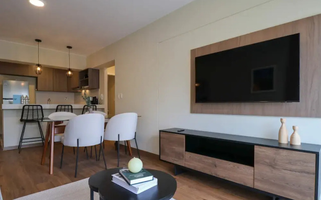 w Majestic 2BR w Comfy Balcony Near Kennedy Park