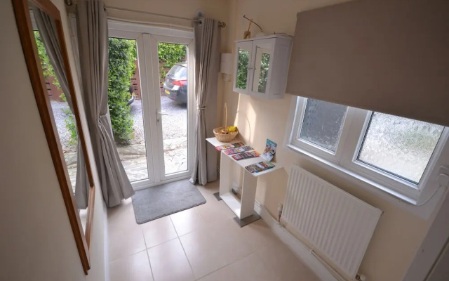2-bed Cabin Sleeps 4 -small Pets Ok -free Parking