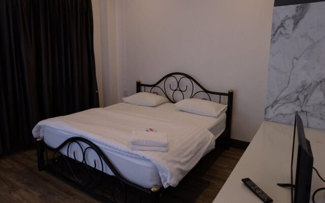 Ai Aroon Apartment
