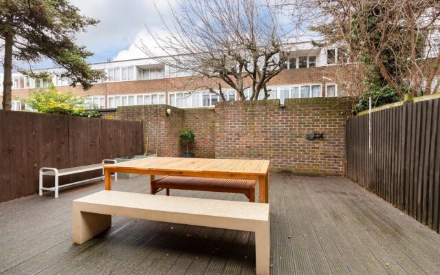 Contemporary 2BD Garden Maisonette Near Angel