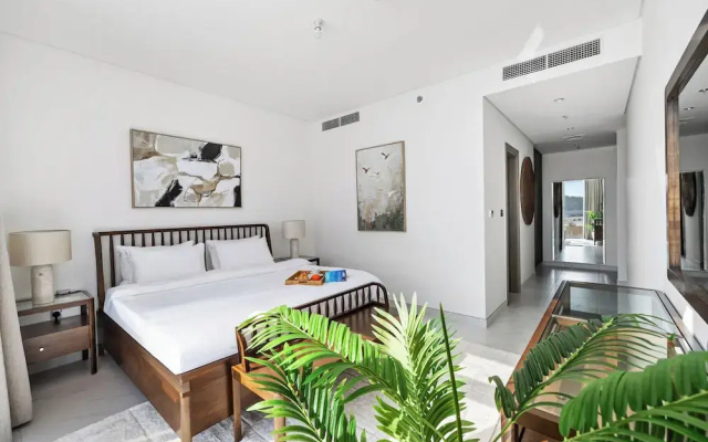Refined 2BR Apartment District One MBR