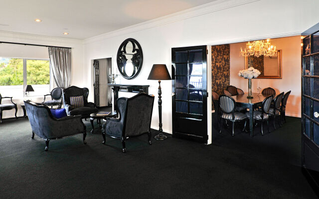 Black Swan Lakeside Boutique Hotel