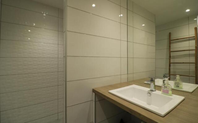 LUMINEUX 3 PIECES RENOVE FACE AU PORT l! A2B218