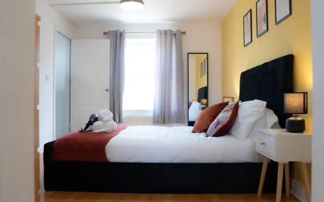 Stunning 6-bed House in Milton Keynes