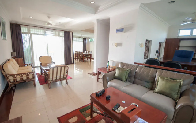 Smiling Hill Guest House and Apartments