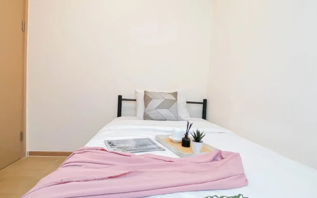 Cozy Living 2Br At Apartment Meikarta