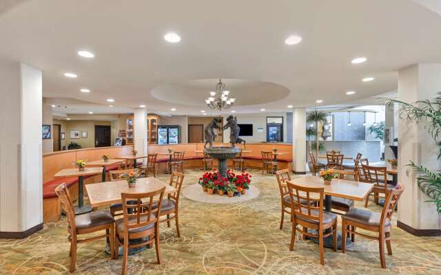 Best Western Plus Swiss Chalet Hotel & Suites