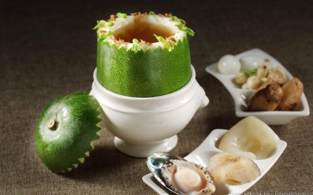 HUALUXE Hotels & Resorts Yangjiang City Center by IHG