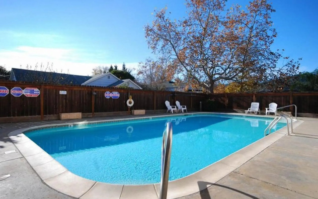 Cloverdale Wine Country Inn & Suites