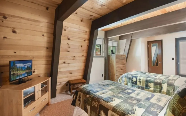 Roycraft Dog Friendly Cabin by RedAwning