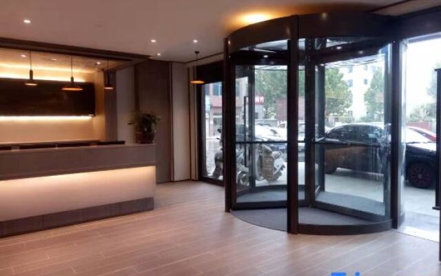 HanTing Hotel (Zhengzhou Zhongyuan Aquatic Products Logistics Port)