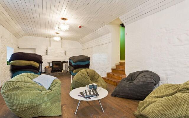 The elbowroom escape