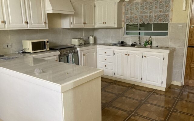 Stunning 2-bed Apartment in Grand Roy, Grenada