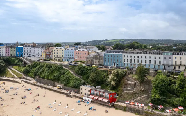 3 Croft House - Beach Front Sea Views Parking