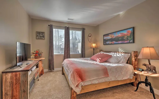 Flagstaff Family Hideaway w/ Guest House!