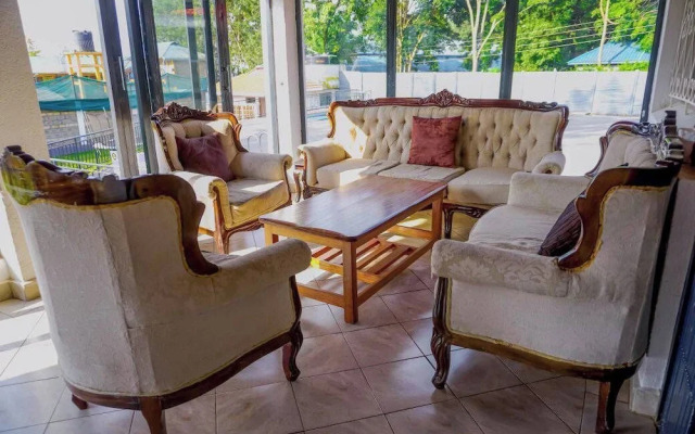 4 Tee's Hotel Rongai