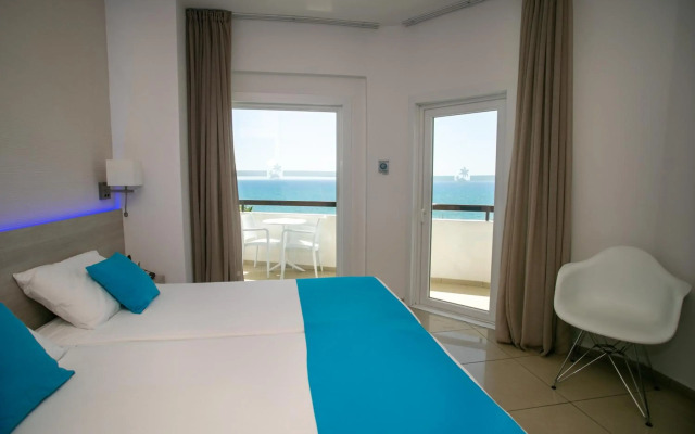 Les Palmiers Beach Hotel