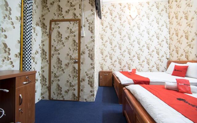 RedDoorz near Tan Son Nhat Airport 3
