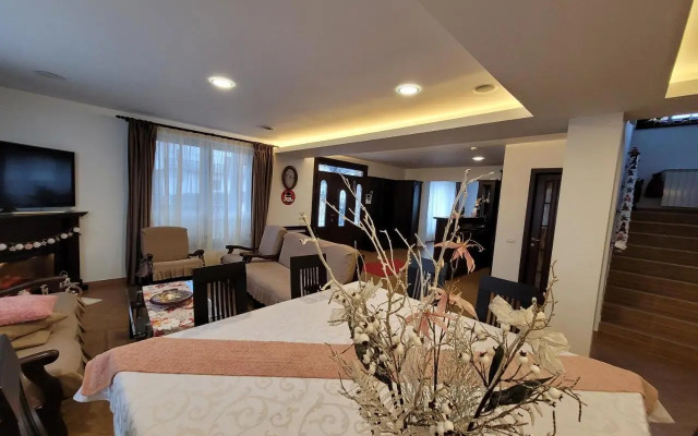Casa Aryana