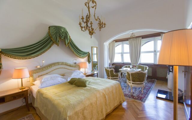 Schloss Mönchstein Hotel