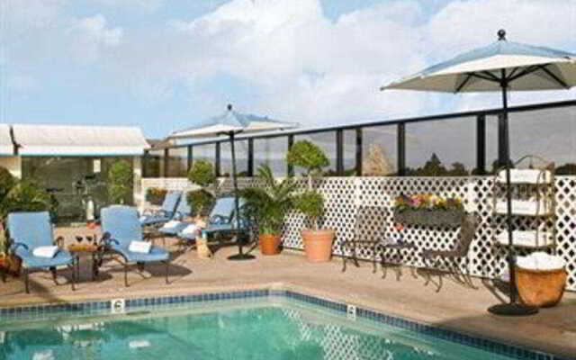 Carousel Inn & Suites