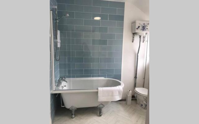 Beautiful newly refurbished 2 bed flat in devon