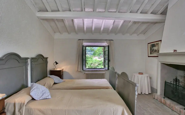 Villa in Sermugnano Near the Lake