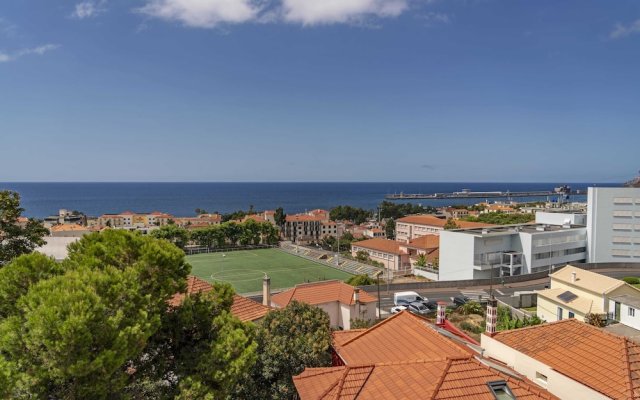 Light and sea View in Funchal Centre, Alegria III
