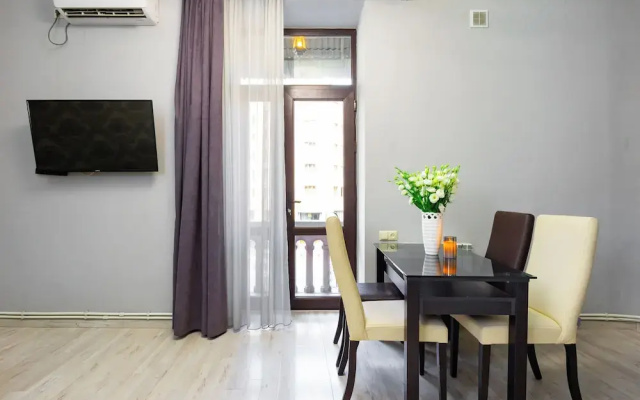 Apartments by Luxe Group AM713