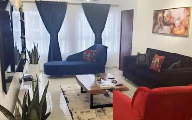 Lovely 2-bedroom condo with free parking and WiFi.