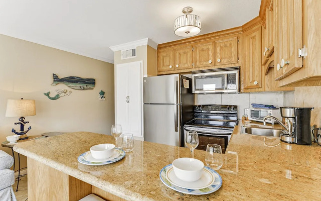 Seascape 1214 Studio Bedroom Condo by RedAwning