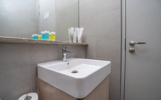 OYO Home 89725 Beautiful 3br Grand Medini