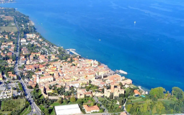 Countryside Holiday Home In Lazise, Near Lake Maggiore