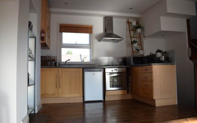 2 Bedroom Property in Brixton