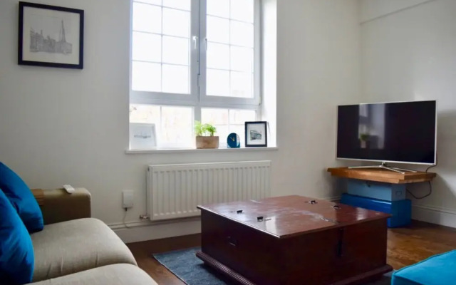 Stylish 2 Bedroom Flat With Views of The Shard