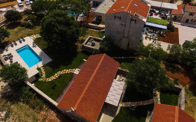The Poolside Stone House in Bale