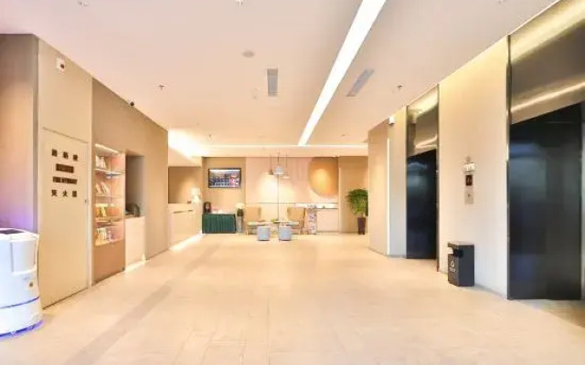 Homeinn Hotel (Changchun Quan'an Square Airport Bus Station)