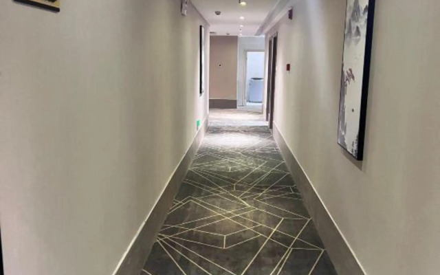 SET Chain Hotel (Jingmen Jingchu University of Technology Zhuyuan)