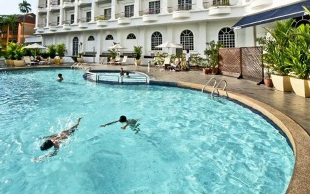 Flamingo Hotel by The Lake