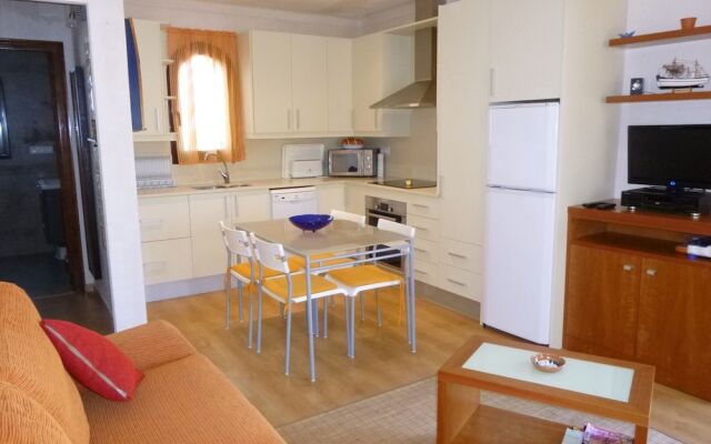 Comely Holiday Home in Empuriabrava With Barbecue