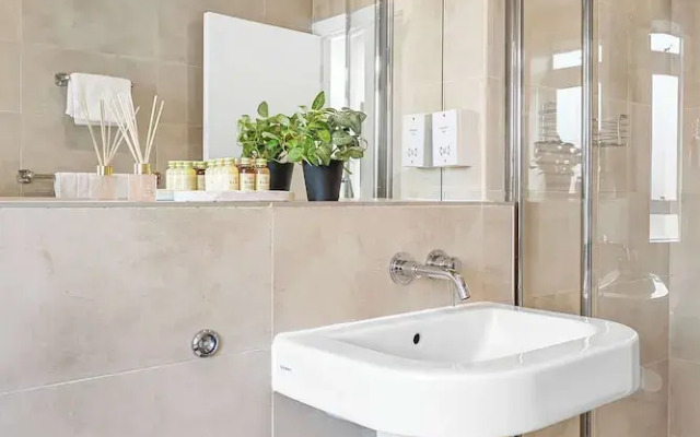 Lumina House - Fitzrovia - by Frankie