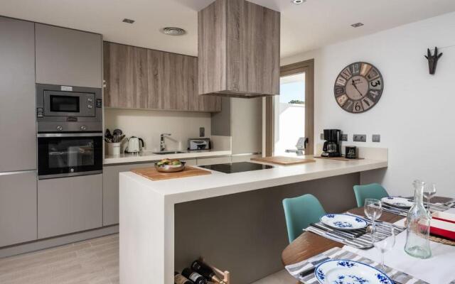 3BR Luxury Frontline Golf Elegant Corner apartment