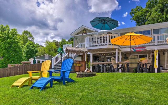 'paradise Lakehouse' in Hickory w/ Dock & Views!