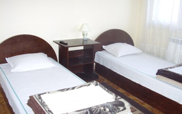 Family Hotel May
