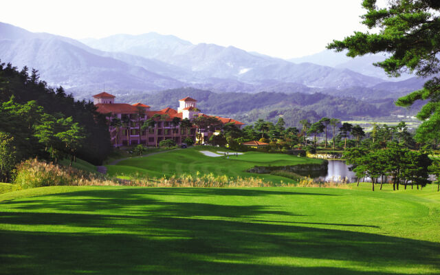 Pinehills Hotel