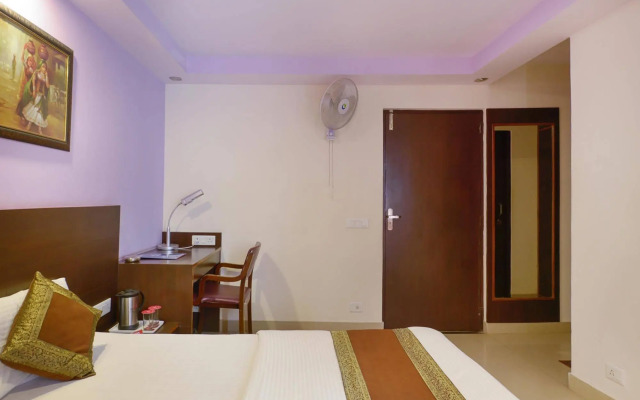 OYO 410 Hotel Lily Bay Inn