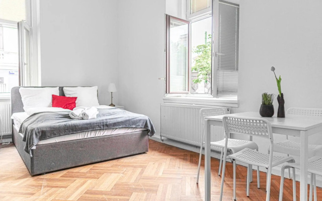 Joyful Apartments at Superb Location near AKH Hospital